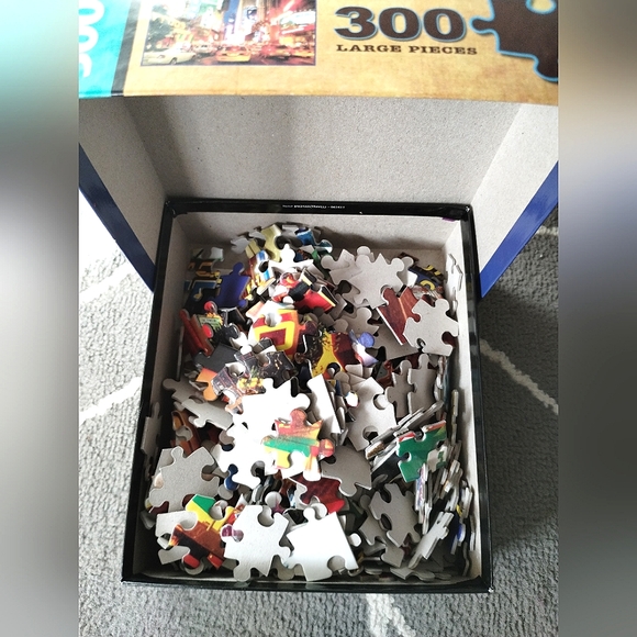 Times Square Puzzle 🧩 & Poster Set - Picture 4 of 6